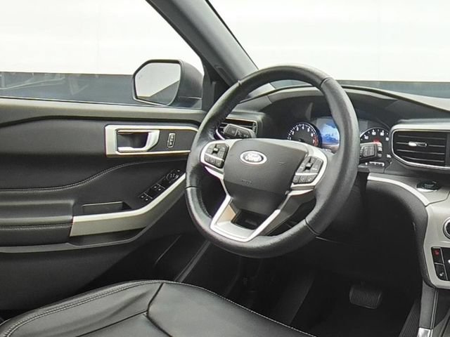 Used 2023 Ford Explorer XLT w/ Equipment Group 202A AWD/4WD image 26
