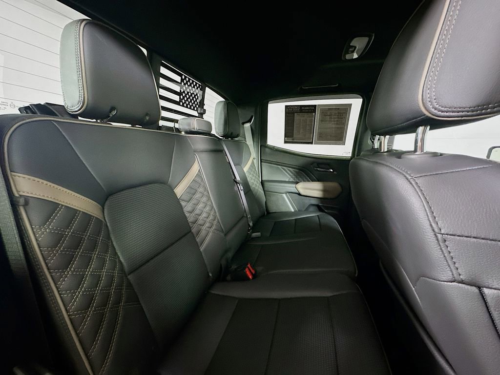 Used 2024 GMC Canyon Denali image 11