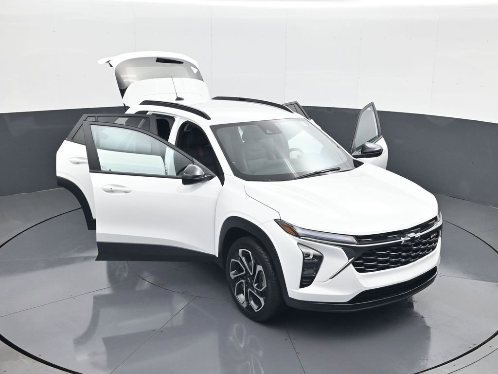 Used 2024 Chevrolet Trax RS w/ Driver Confidence Package image 29