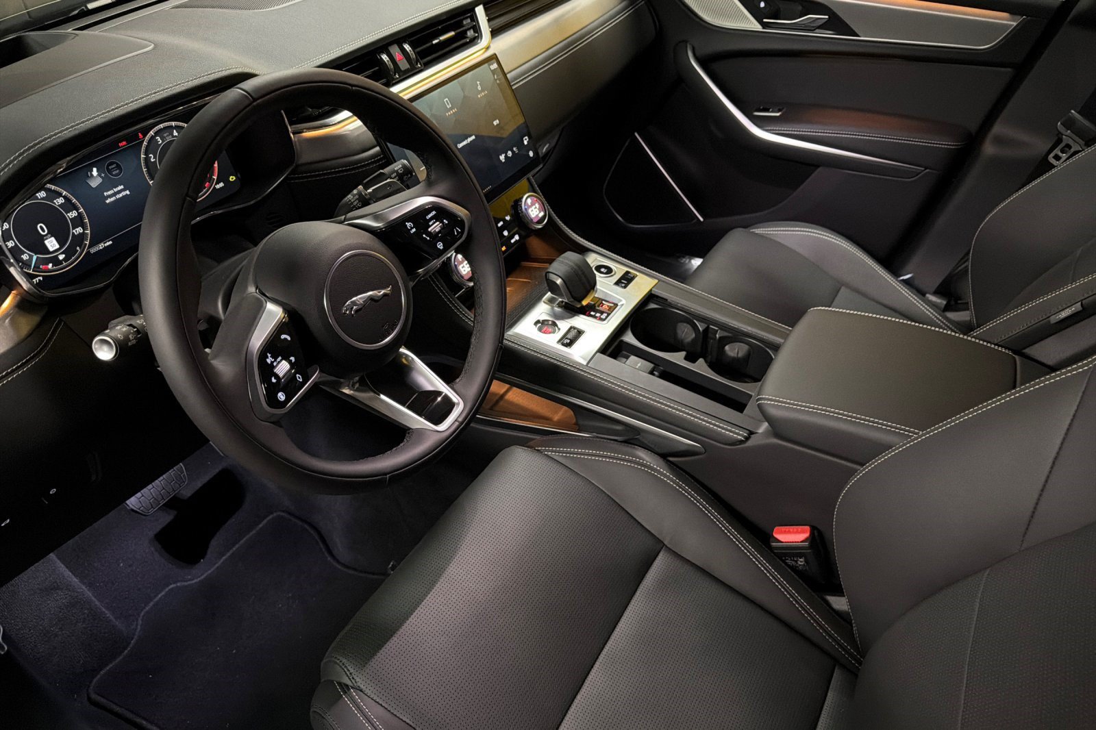 New 2026 Jaguar F-PACE R-Dynamic S AWD/4WD image 4