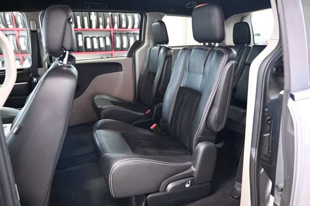 Used 2017 Dodge Grand Caravan SXT FWD image 12