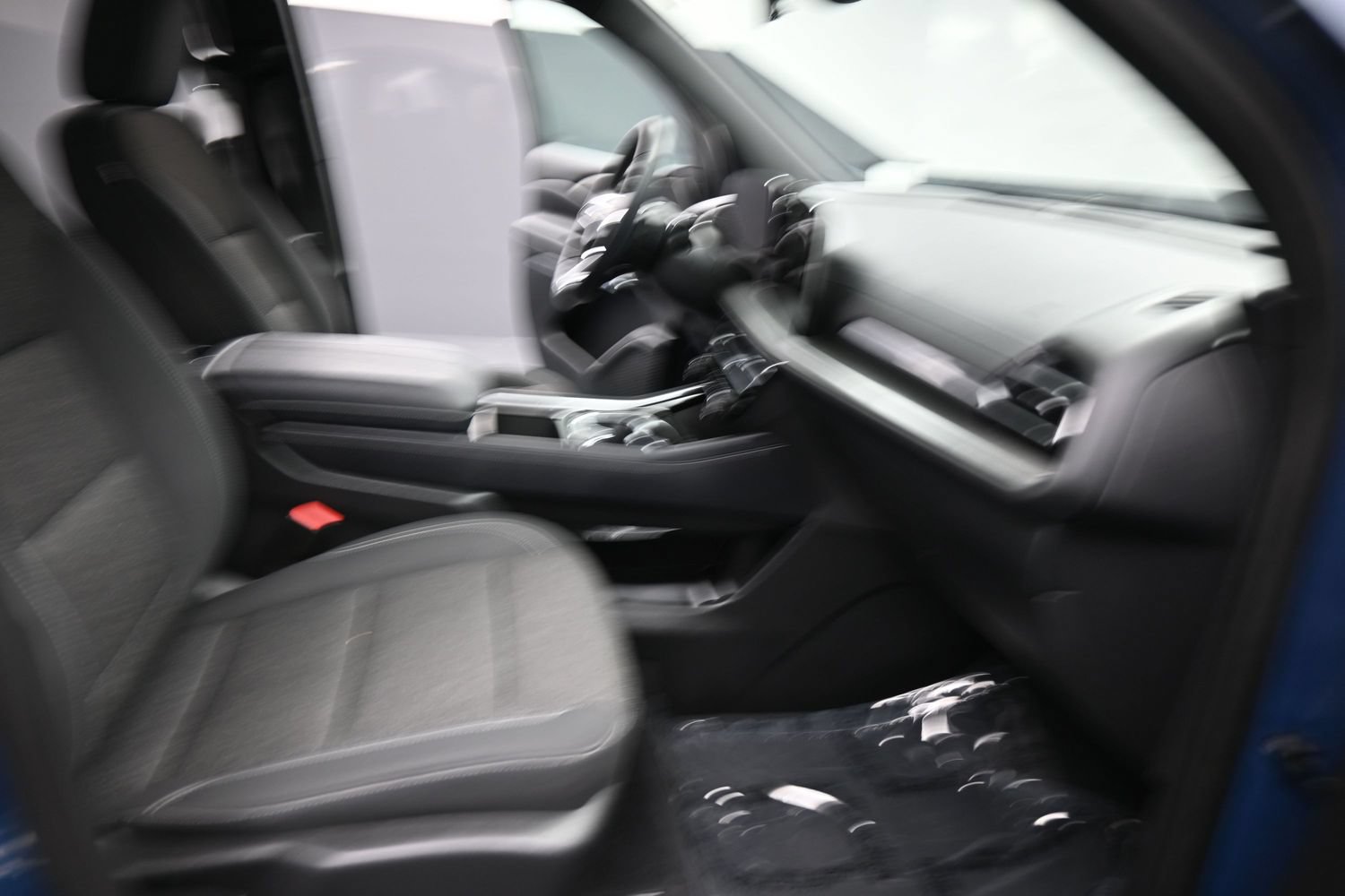 Used 2025 Chevrolet Traverse LT FWD image 18