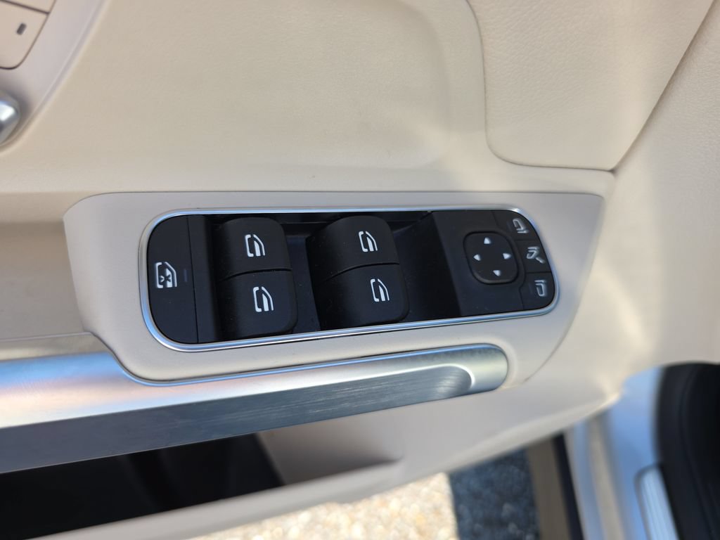 Used 2026 Mercedes-Benz GLB 250 4MATIC image 21