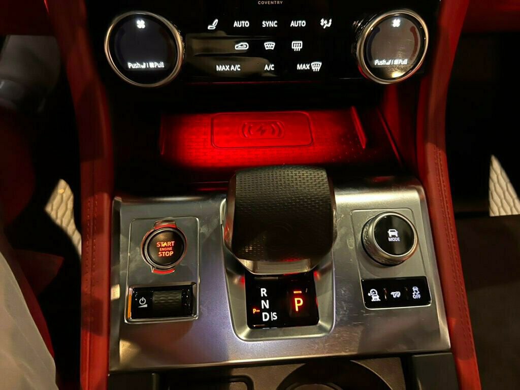 Used 2023 Jaguar F-PACE SVR image 16