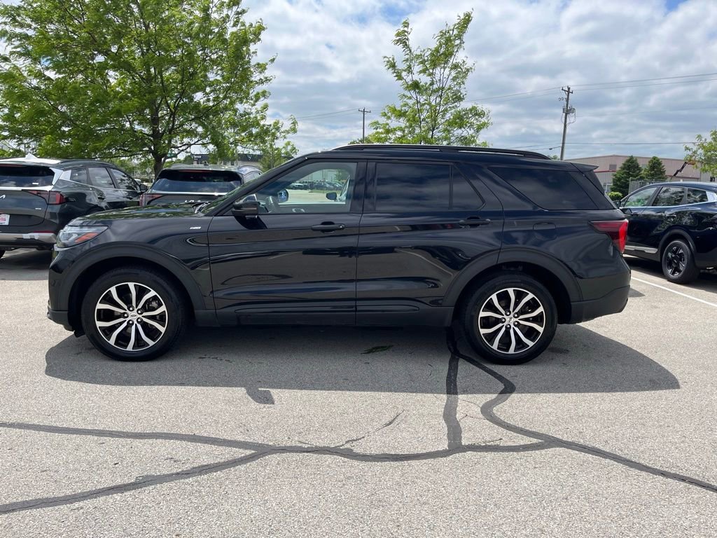 Used 2025 Ford Explorer ST-Line AWD/4WD image 4