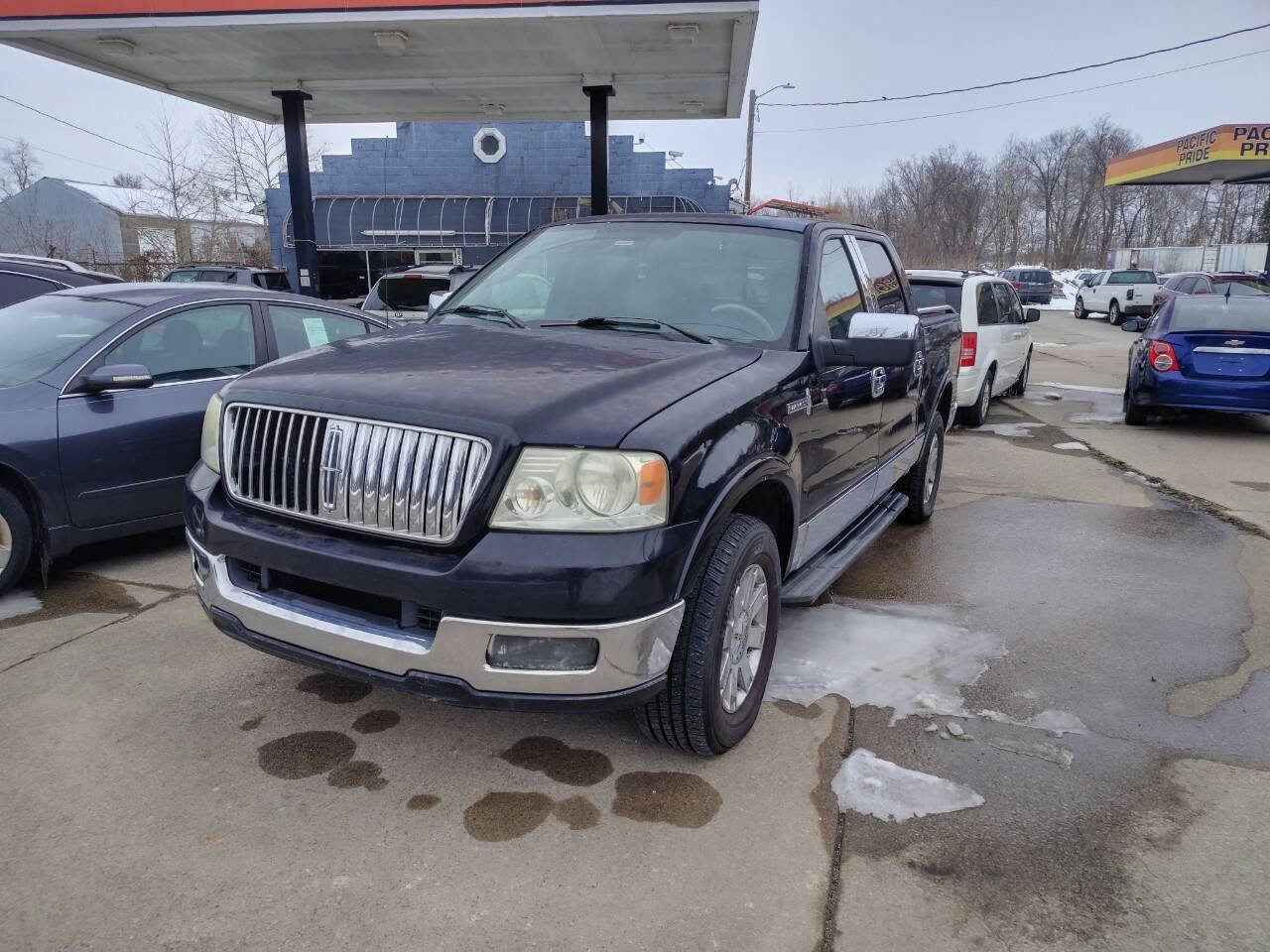 Used 2006 Lincoln Mark LT Base 4dr SuperCrew 4WD SB image 2