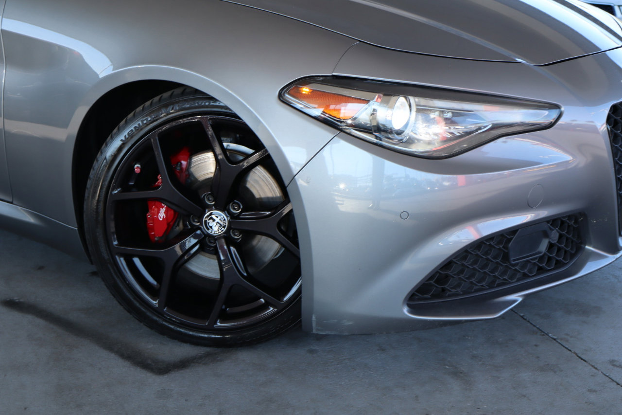 Used 2020 Alfa Romeo Giulia w/ Nero Edizione image 4