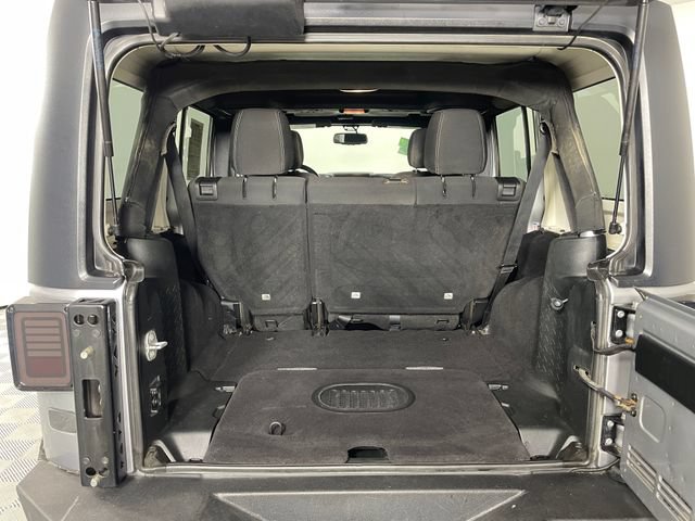 Used 2018 Jeep Wrangler Unlimited Sahara w/ Connectivity Group AWD/4WD image 19