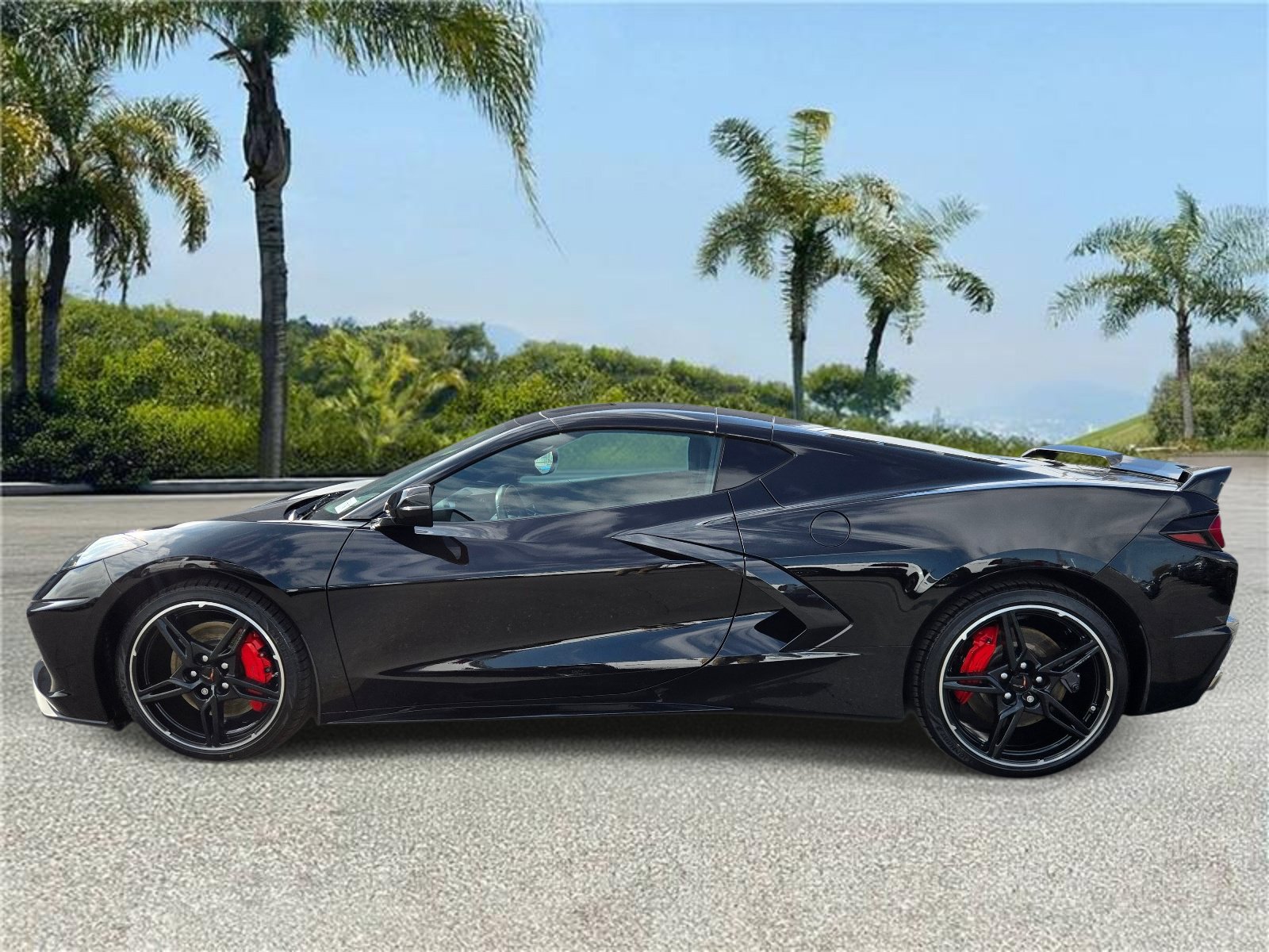 Used 2022 Chevrolet Corvette Stingray Coupe w/ Z51 Performance Package RWD image 2