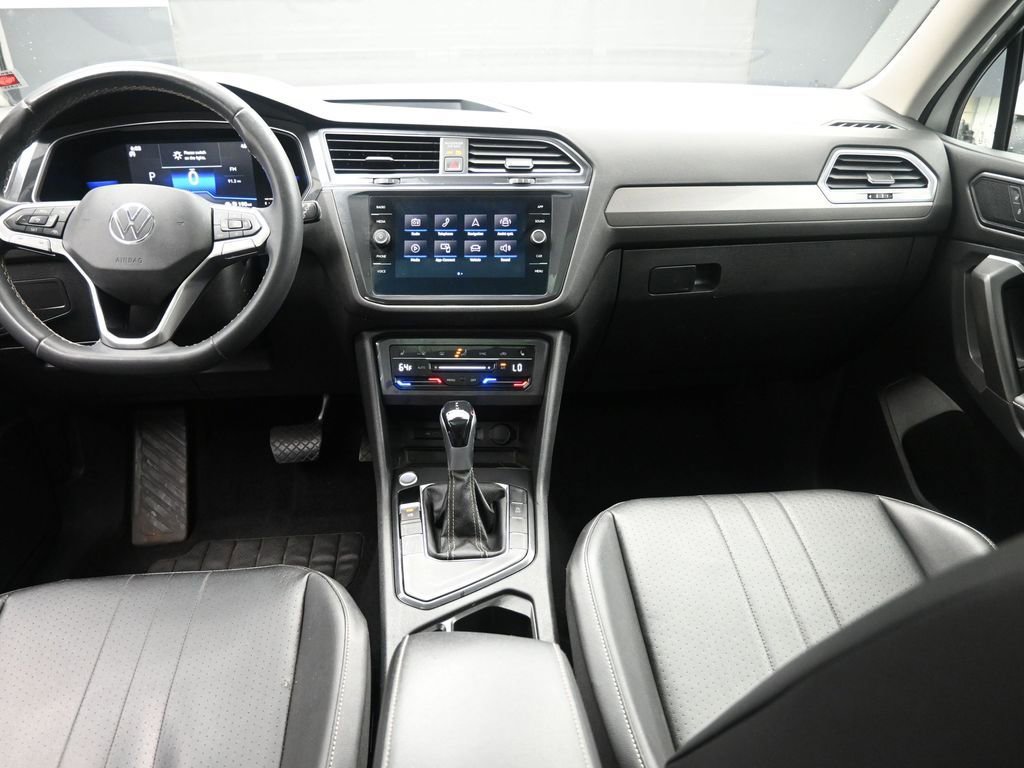 Used 2022 Volkswagen Tiguan SE FWD image 9