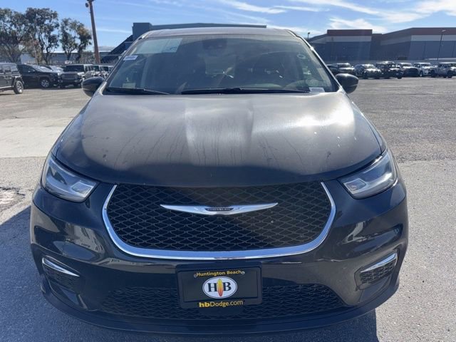 Used 2024 Chrysler Pacifica Select image 2
