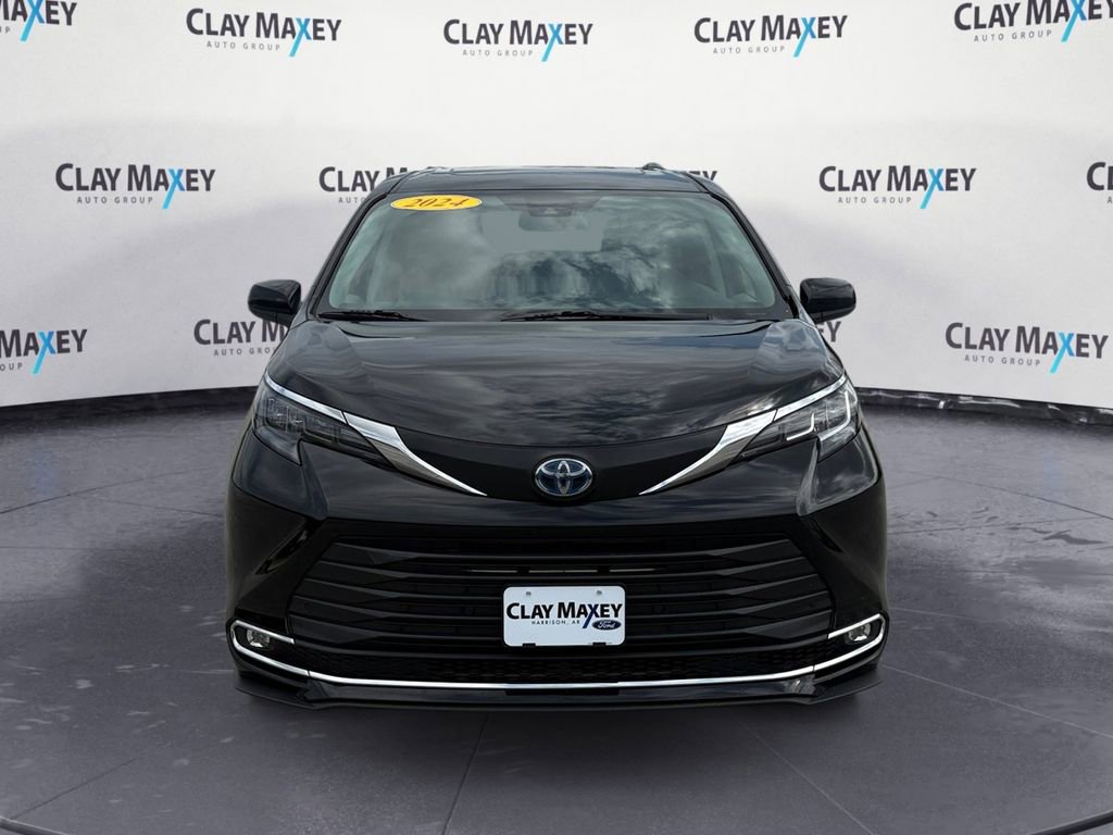 Used 2024 Toyota Sienna XLE FWD image 8