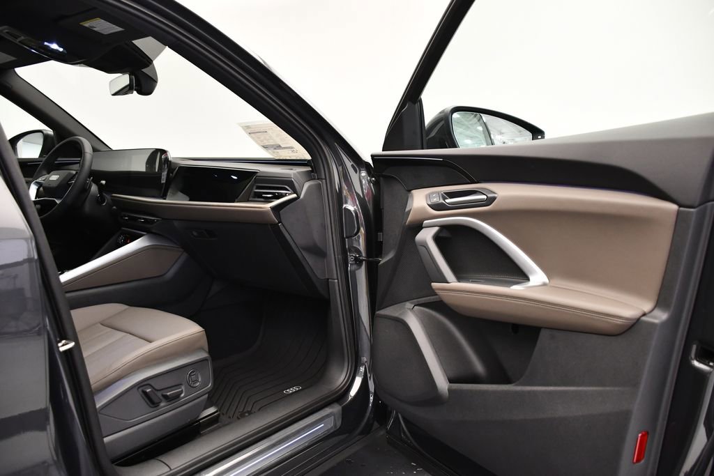 Used 2025 Audi Q5 Premium w/ Convenience Package image 45
