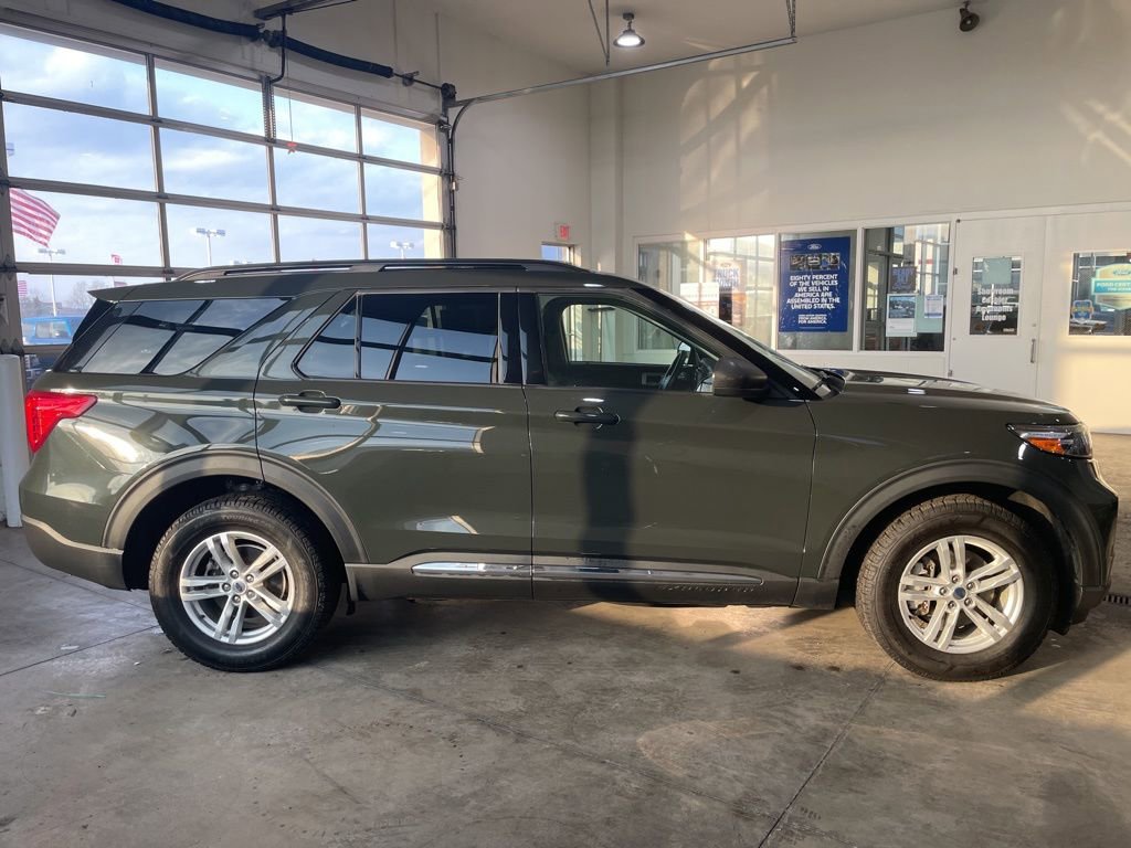 Used 2022 Ford Explorer XLT w/ Equipment Group 202A image 4
