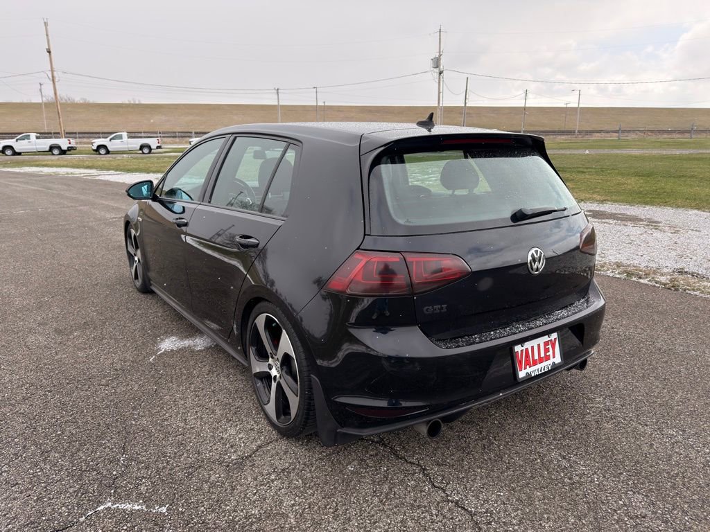 Used 2016 Volkswagen GTI SE image 11