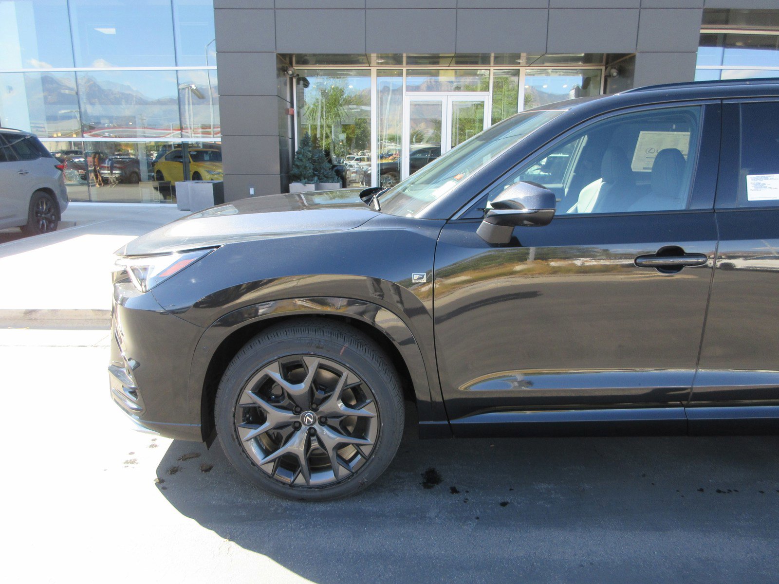 New 2026 Lexus TX 500h AWD image 2