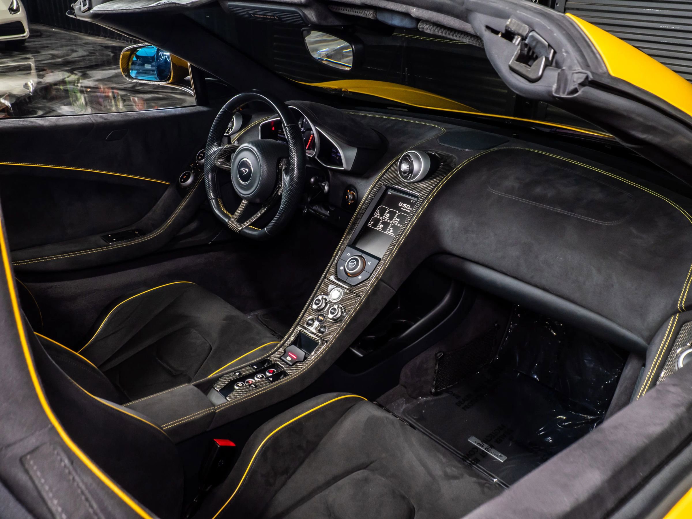 Used 2015 McLaren 650S Spider image 37