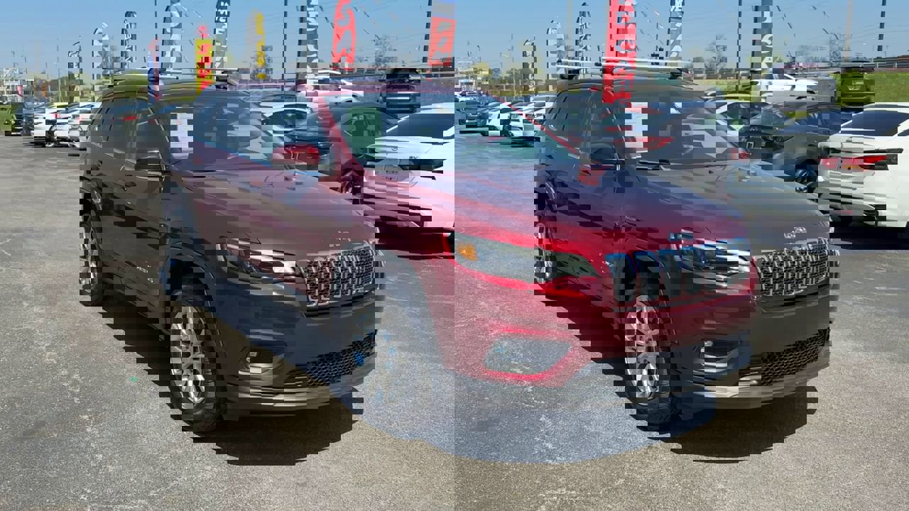 Used 2019 Jeep Cherokee Latitude w/ Popular Appearance Group image 9