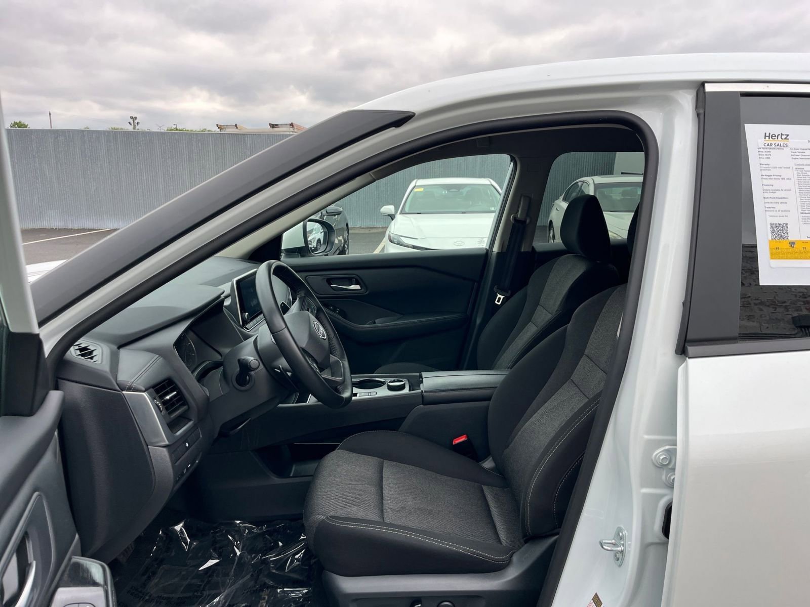 Used 2025 Nissan Rogue SV AWD/4WD image 29