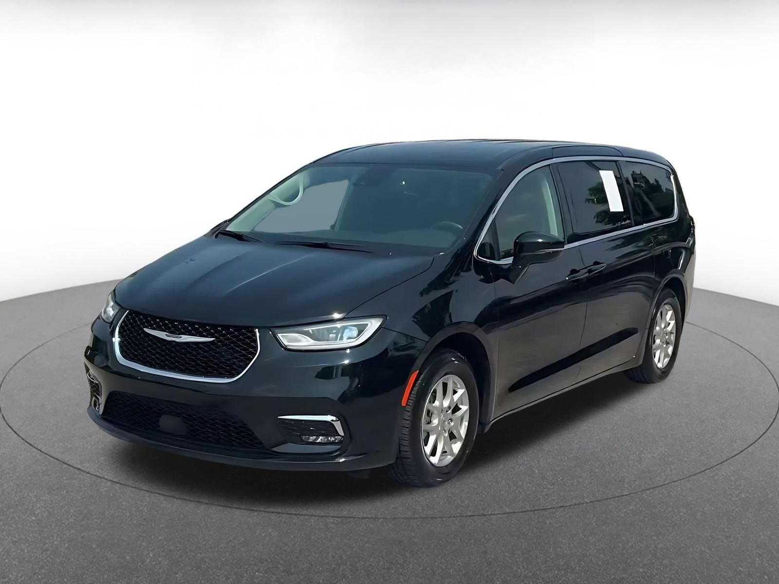 Used 2024 Chrysler Pacifica Touring-L FWD image 6