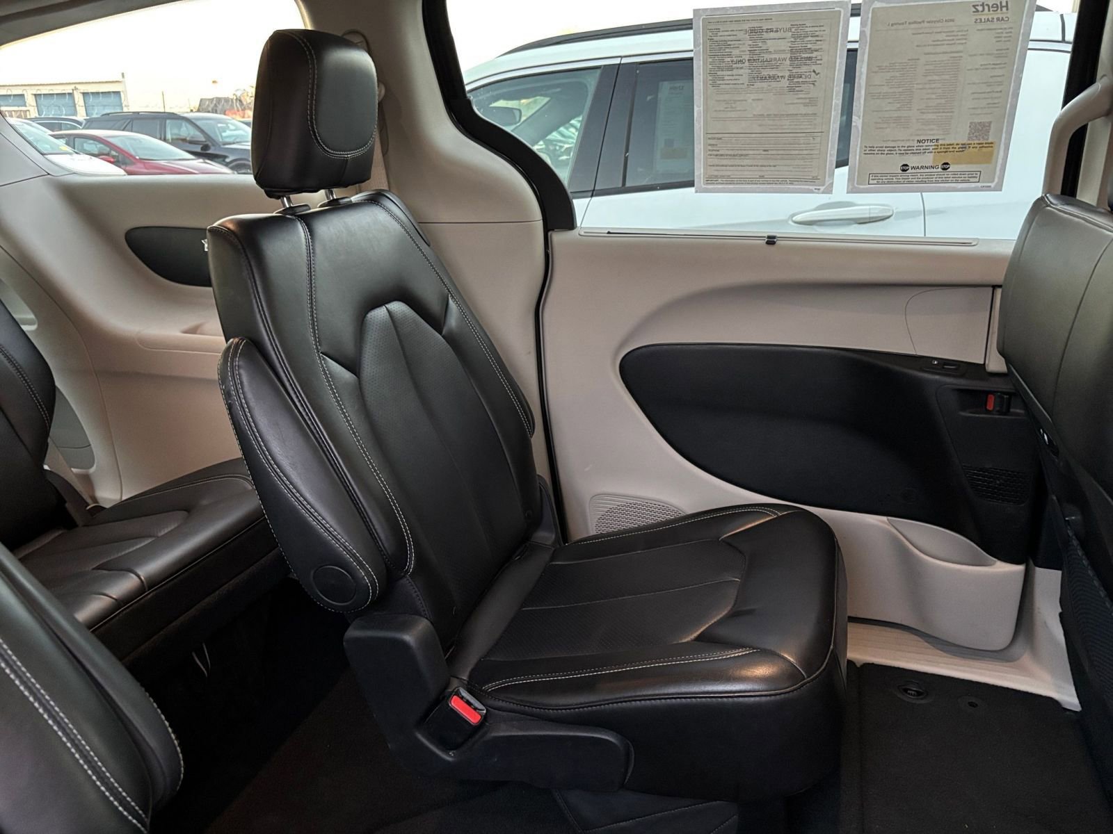 Used 2024 Chrysler Pacifica Touring-L image 40