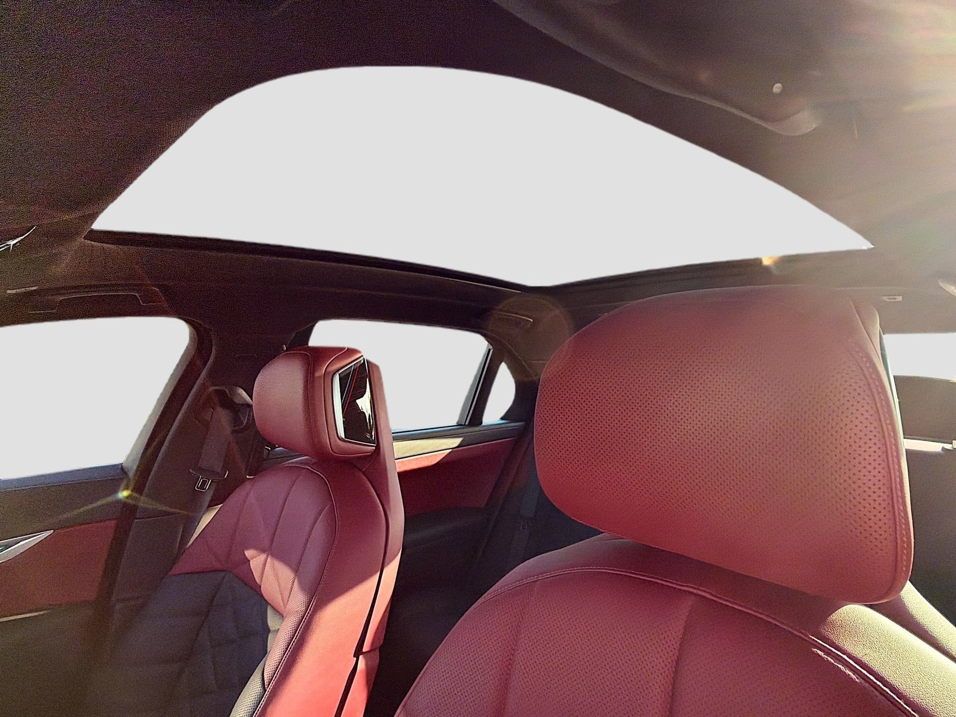 Certified 2025 BMW 740i xDrive image 28