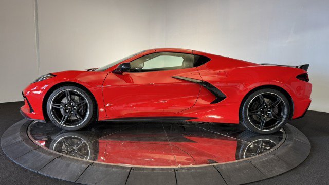 Used 2024 Chevrolet Corvette Stingray Premium Cpe w/ Z51 Performance Package RWD image 23