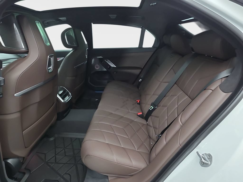 New 2026 BMW i7 xDrive60 w/ Executive Package AWD/4WD image 14