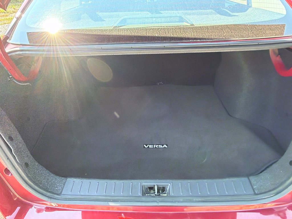 Used 2025 Nissan Versa SR FWD image 44