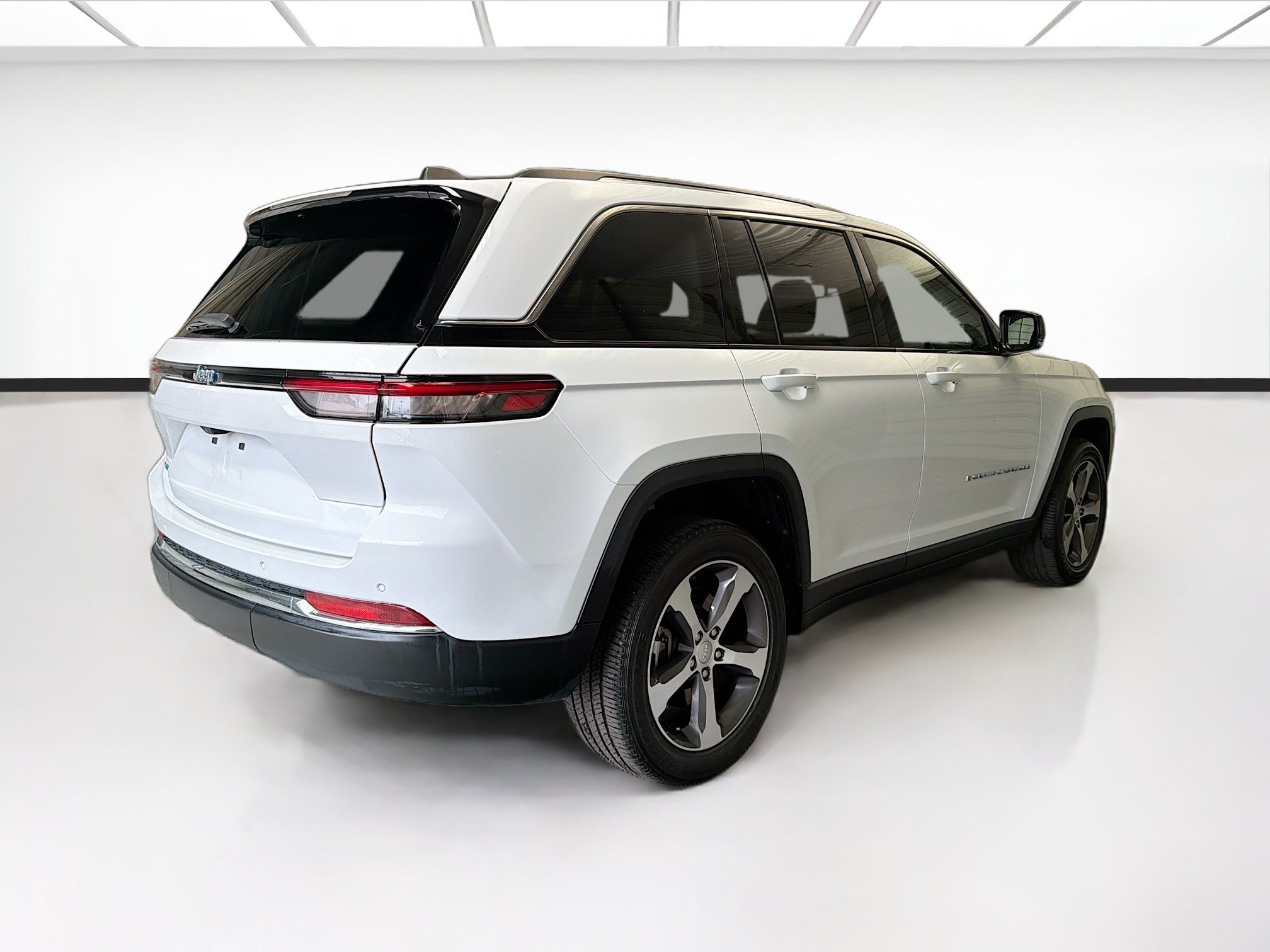 Used 2023 Jeep Grand Cherokee 4WD 4xe image 4