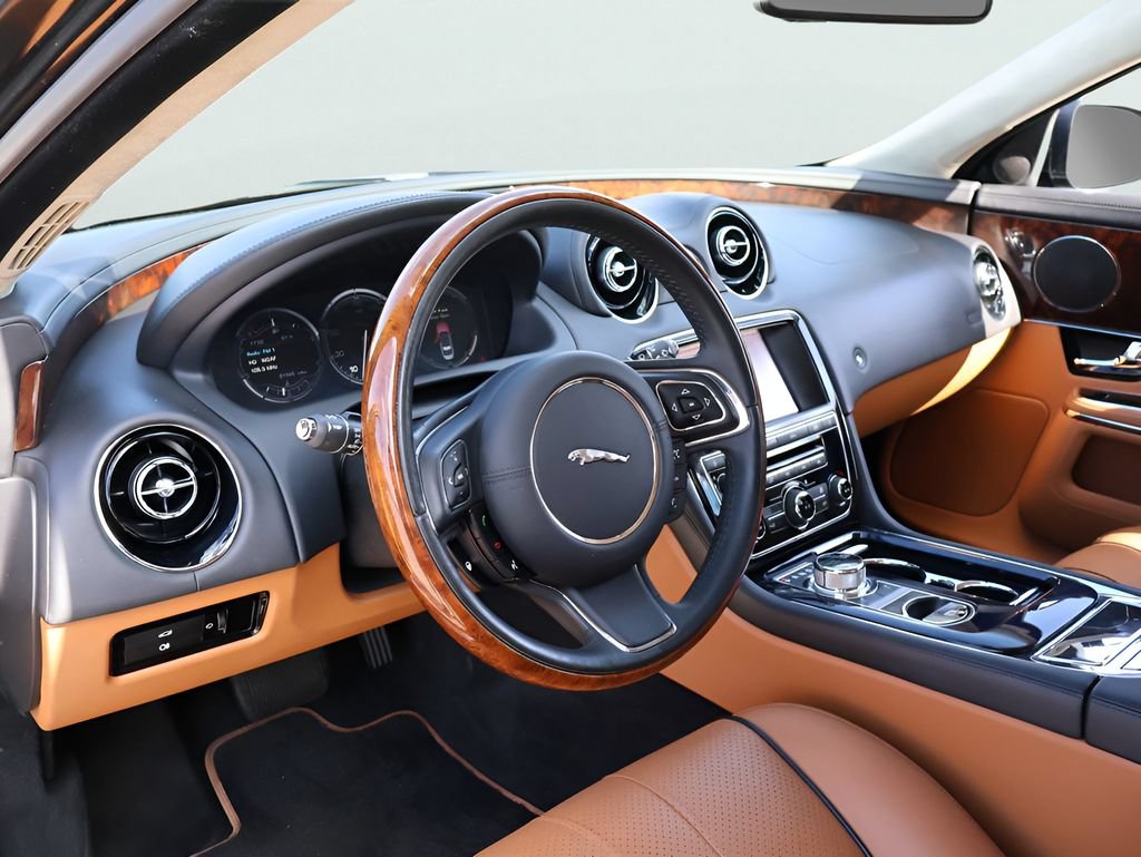 Used 2011 Jaguar XJ L RWD image 18