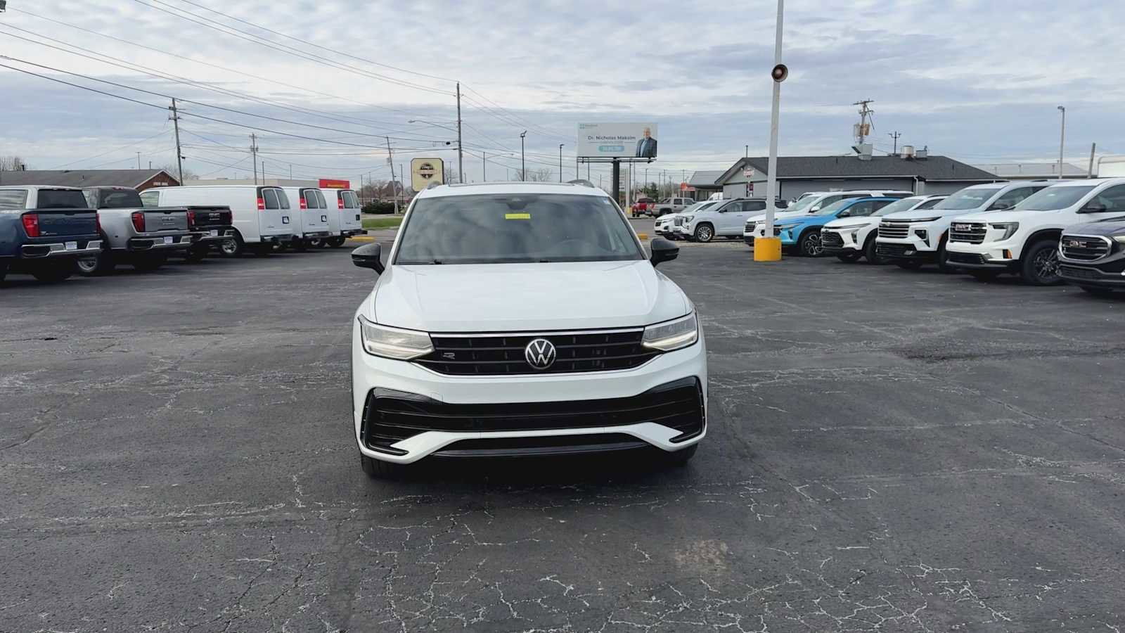 Used 2022 Volkswagen Tiguan SE R-Line AWD/4WD image 3