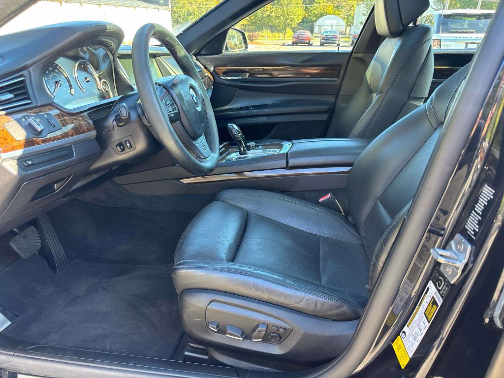 Used 2013 BMW 750i image 6