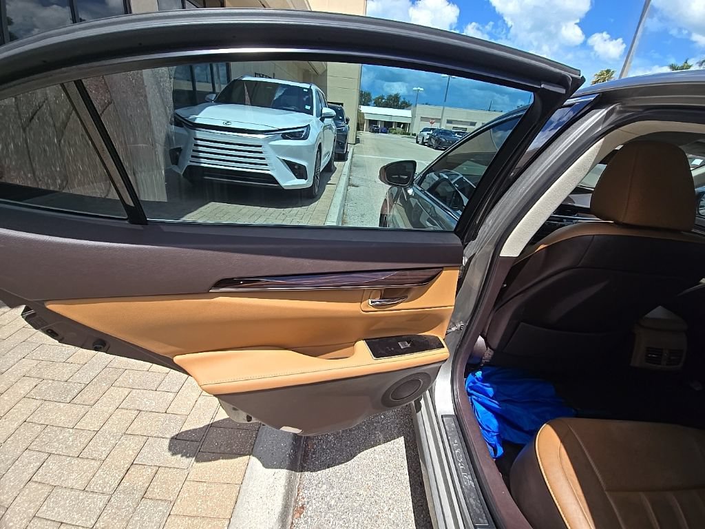 Used 2016 Lexus ES 350 w/ Luxury Package w/Wood Trim FWD image 25