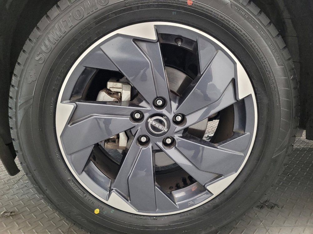 Used 2024 Nissan Rogue SV image 31
