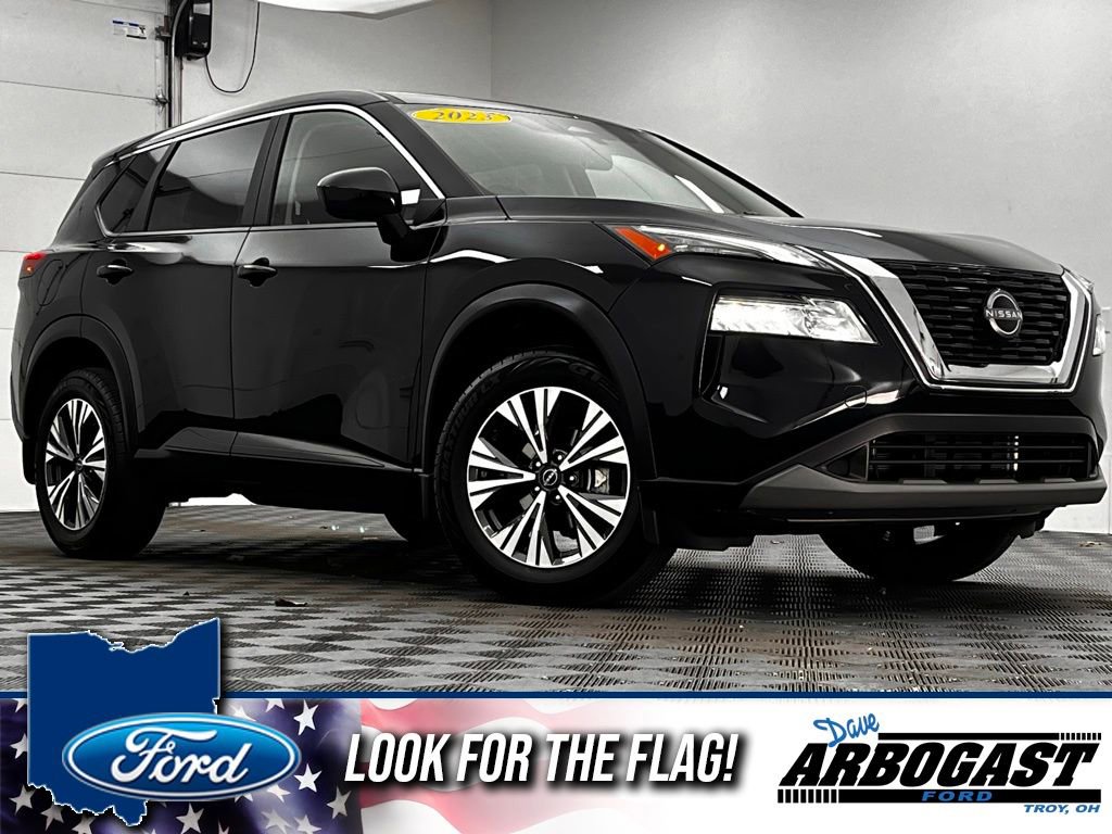 Used 2023 Nissan Rogue SV image 1