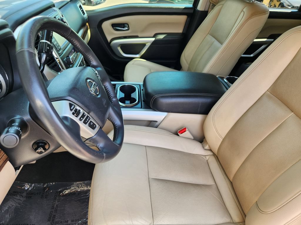 Used 2018 Nissan Titan SL w/ Chrome Package AWD/4WD image 4