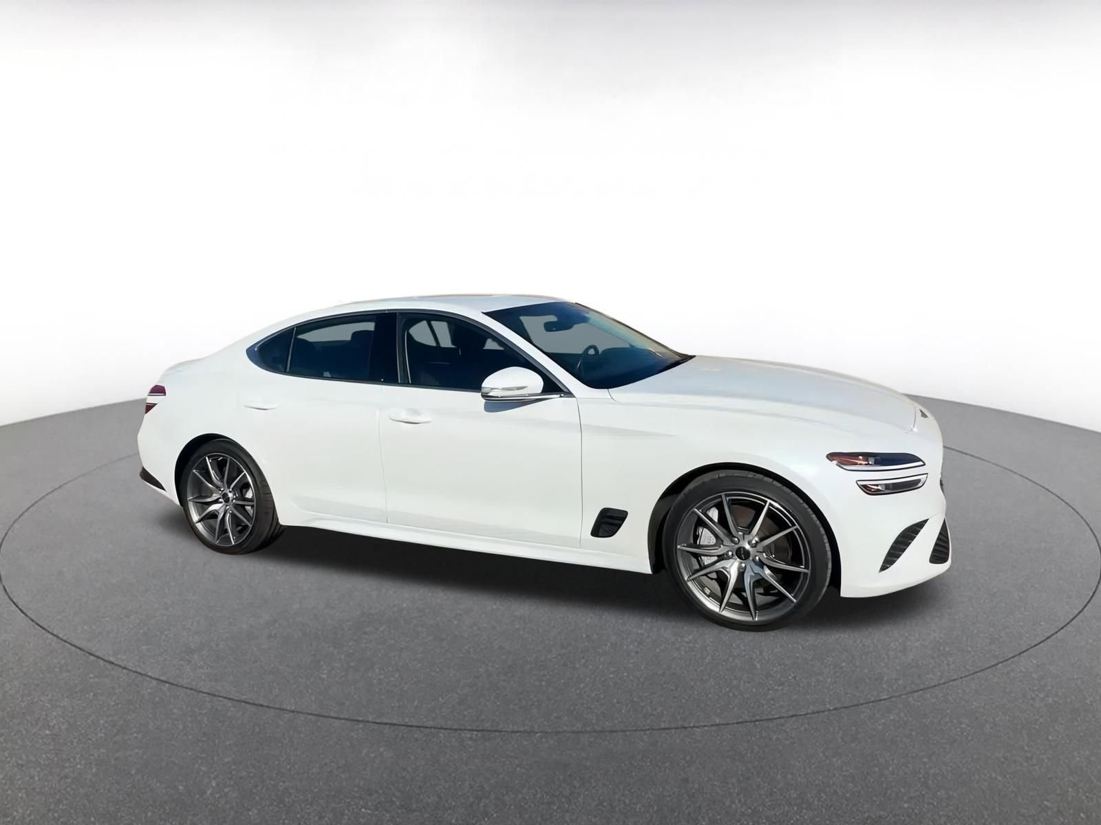 Used 2025 Genesis G70 2.5T image 2