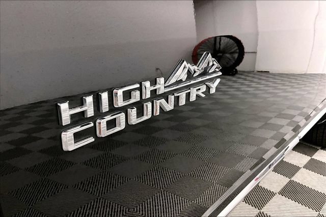 Used 2023 Chevrolet Traverse High Country FWD image 38