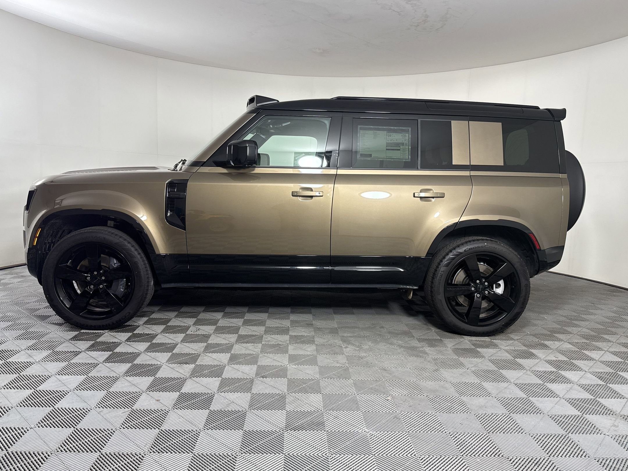 New 2026 Land Rover Defender 110 X-Dynamic SE image 2