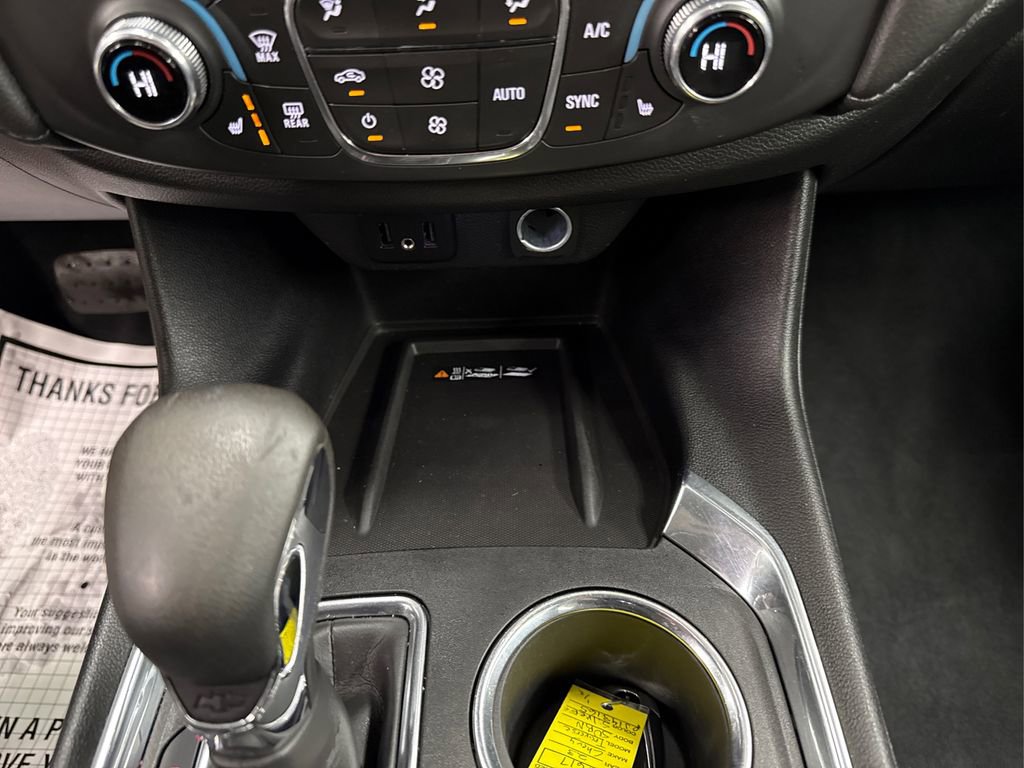 Used 2023 Chevrolet Traverse LT image 40