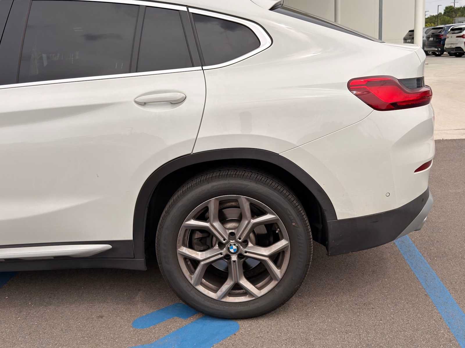Used 2024 BMW X4 xDrive30i w/ Premium Package AWD/4WD image 4
