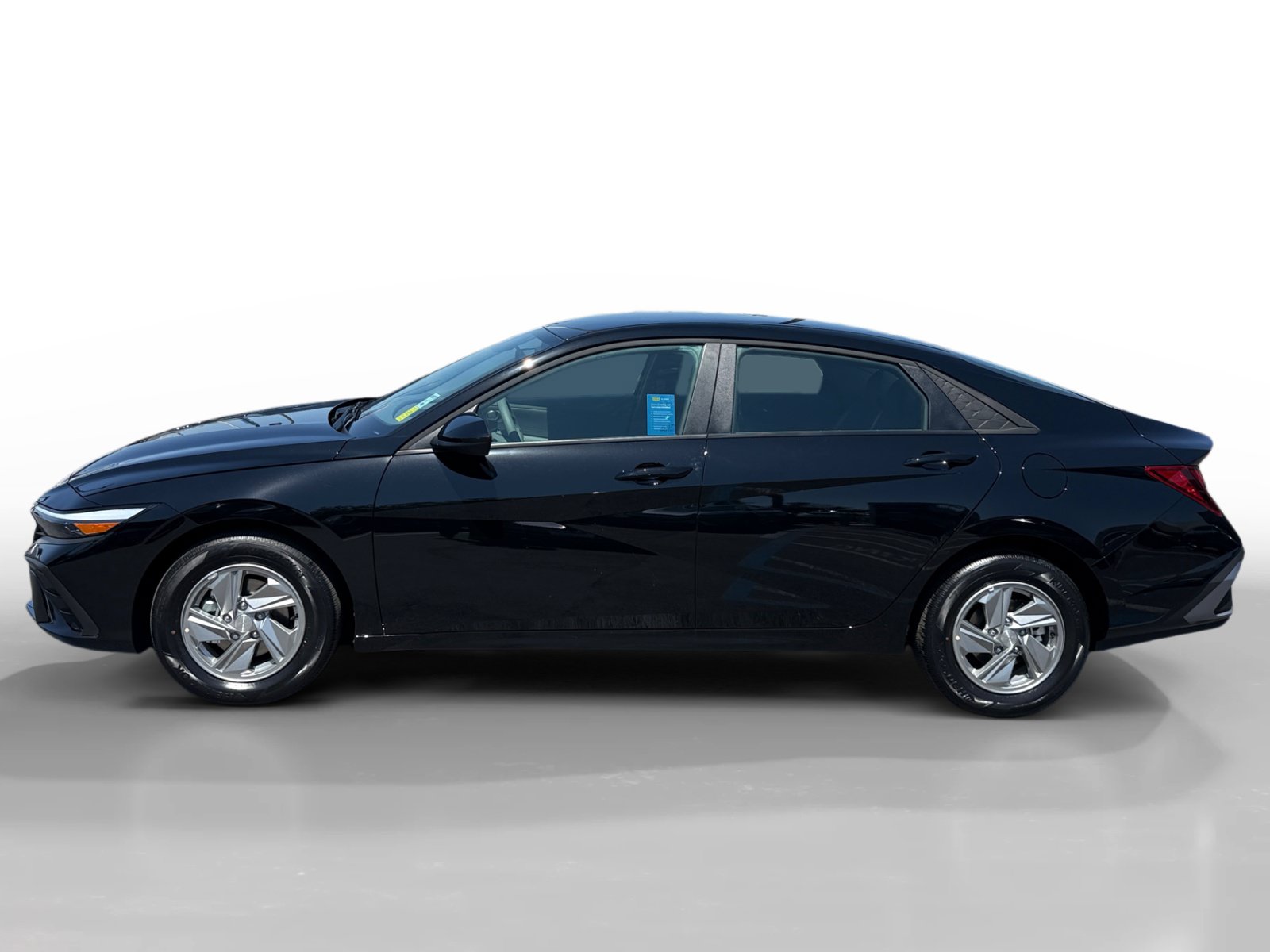 Certified 2026 Hyundai Elantra SE FWD image 2