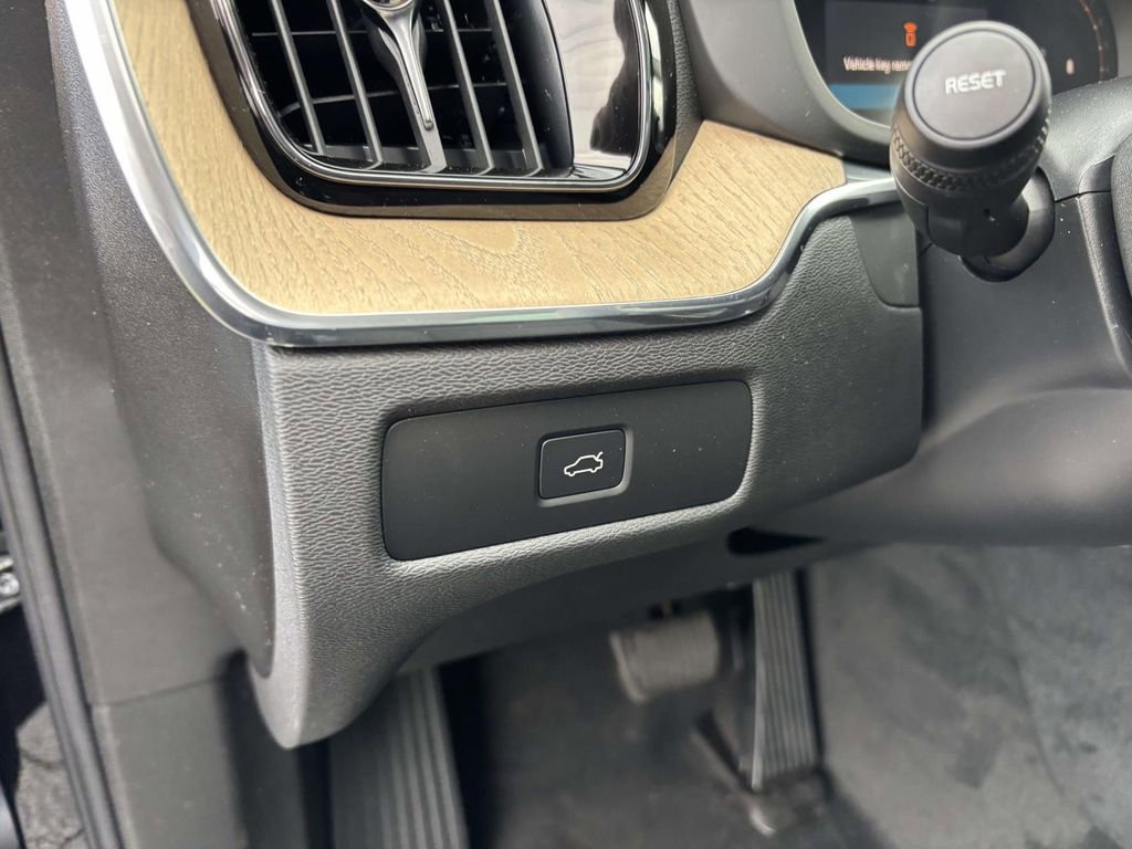 New 2026 Volvo XC60 B5 Plus w/ Protection Package Premier image 14