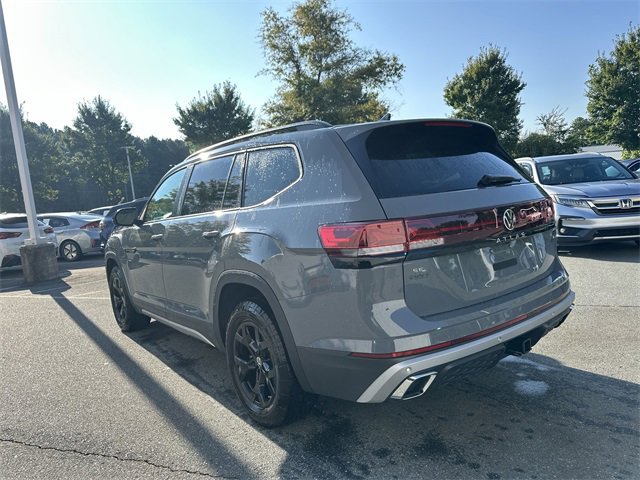 New 2025 Volkswagen Atlas Peak Edition SE image 3