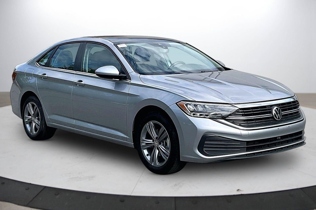 Used 2024 Volkswagen Jetta SE image 2