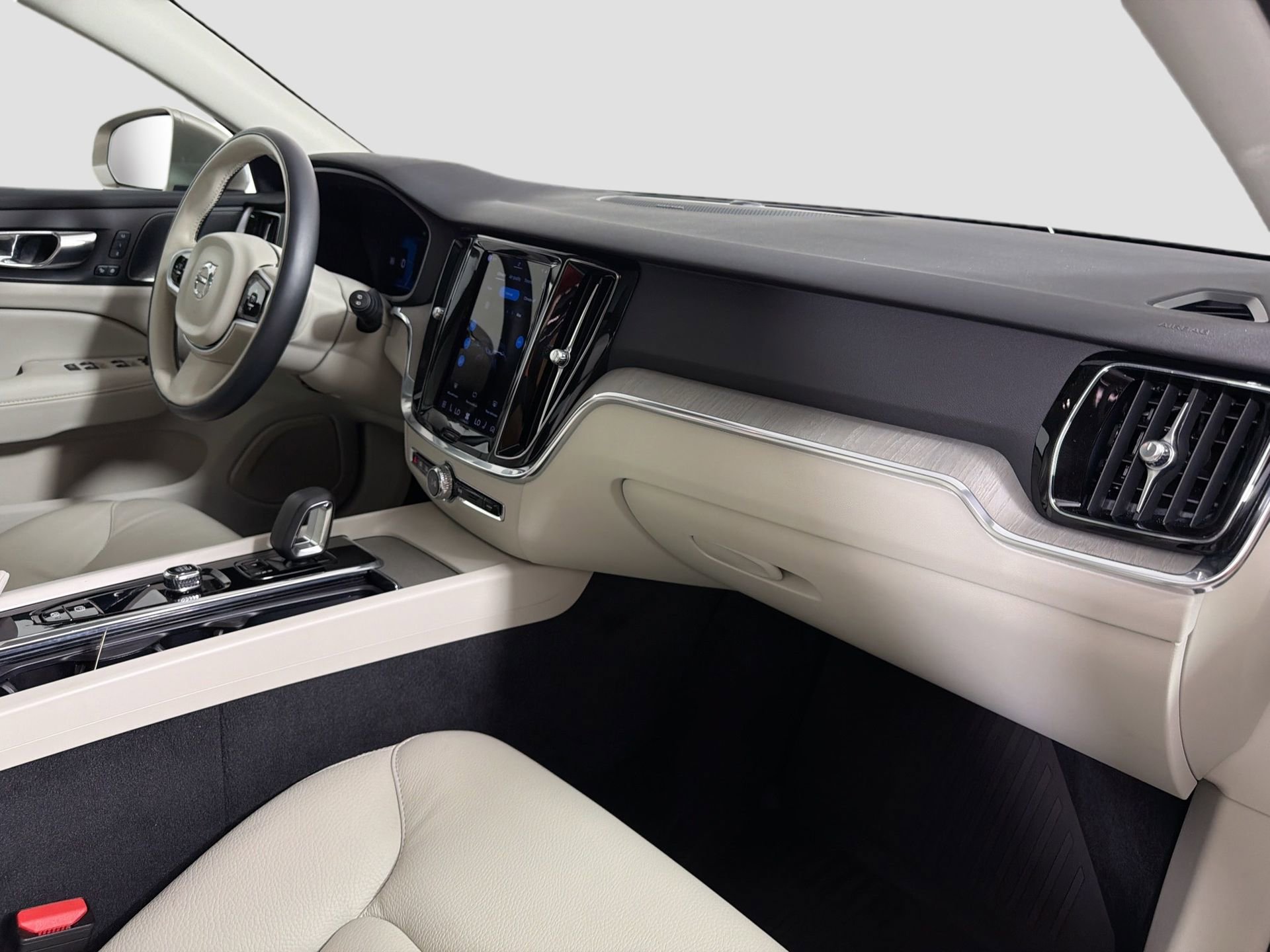 Used 2023 Volvo V60 B5 Cross Country Plus w/ Protection Package Premier image 30