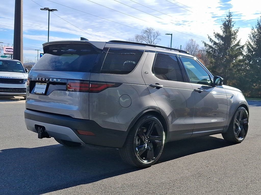 New 2025 Land Rover Discovery S image 3
