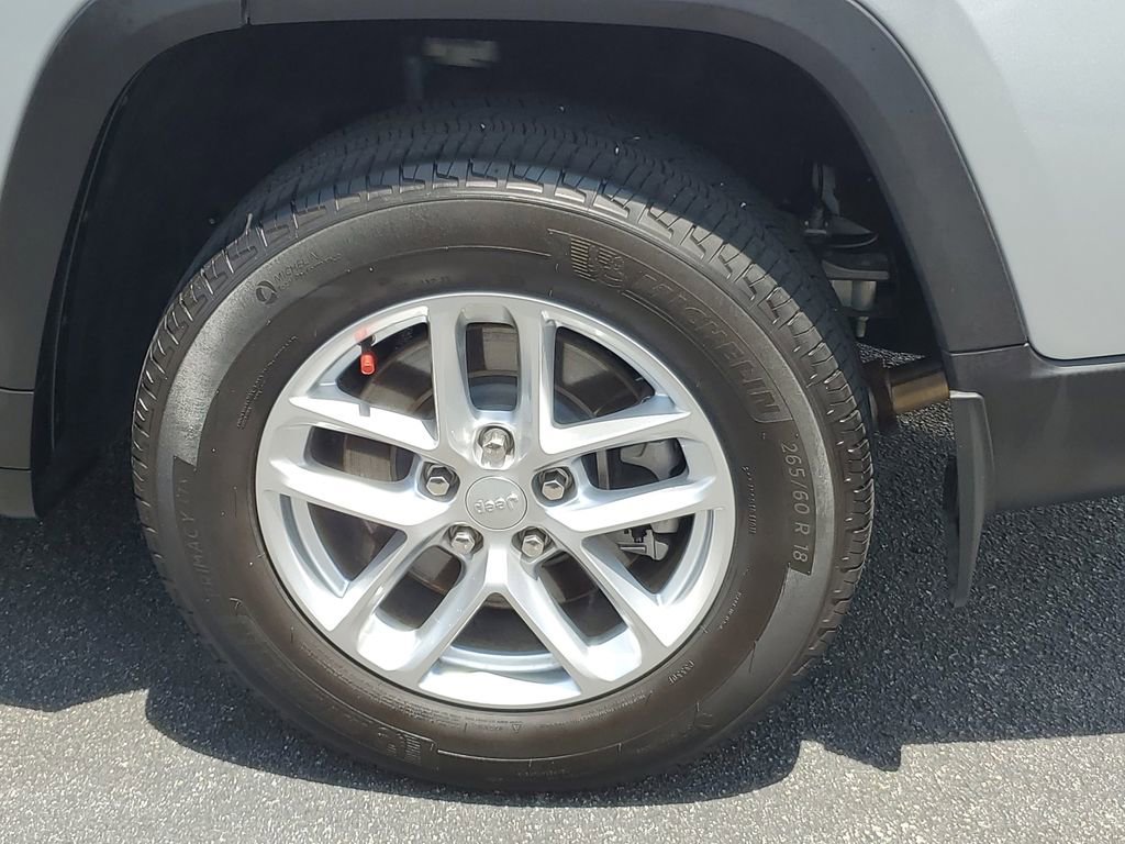 Used 2024 Jeep Grand Cherokee L Laredo w/ Trailer Tow Package image 5