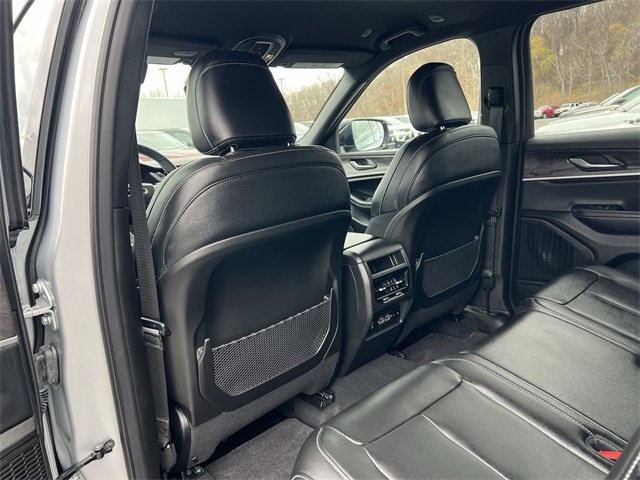 Used 2025 Jeep Grand Cherokee Limited image 16